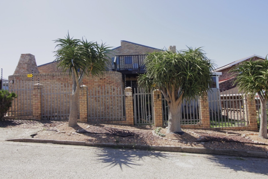 4 Bedroom Property for Sale in Wavecrest Eastern Cape